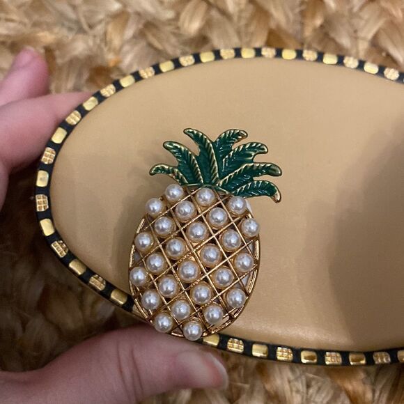 Never worn cute pineapple cream sandals - Picture 4 of 6